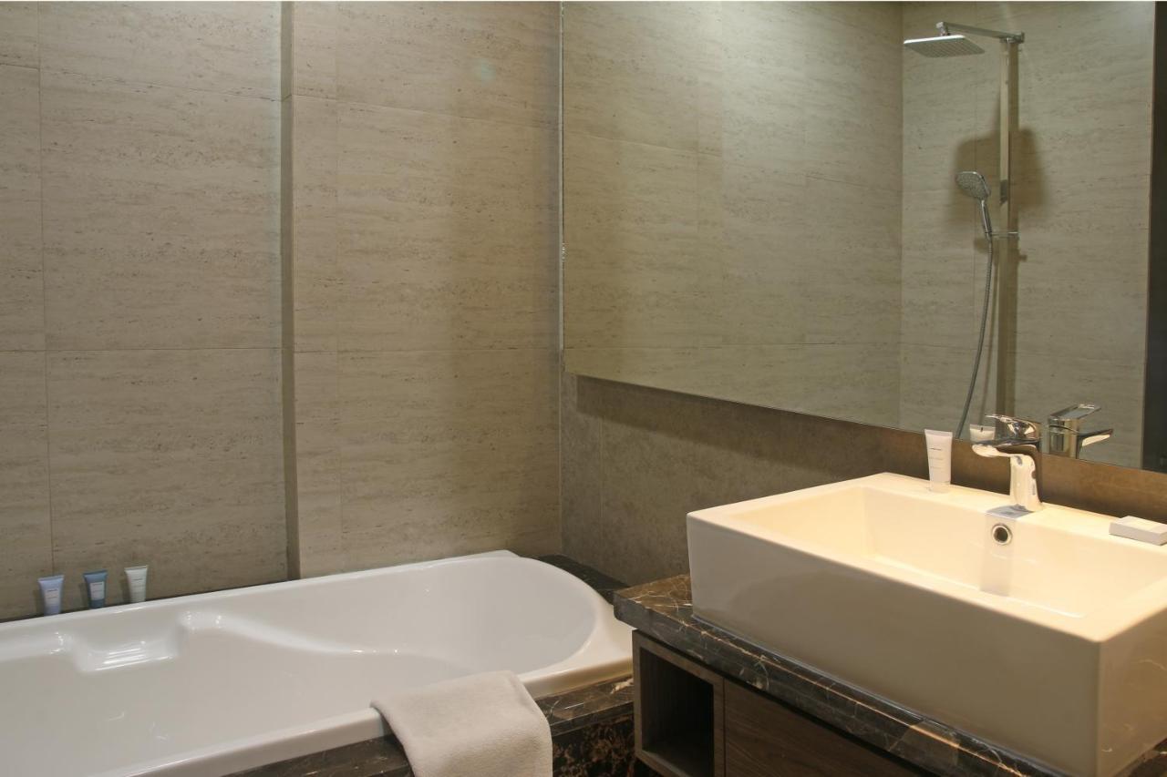 Graha Makara Suite Hotel & Residence Cikarang Exterior foto